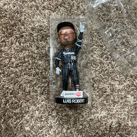Luis Robert jr “la pantera” bobble head - Picture 1 of 7